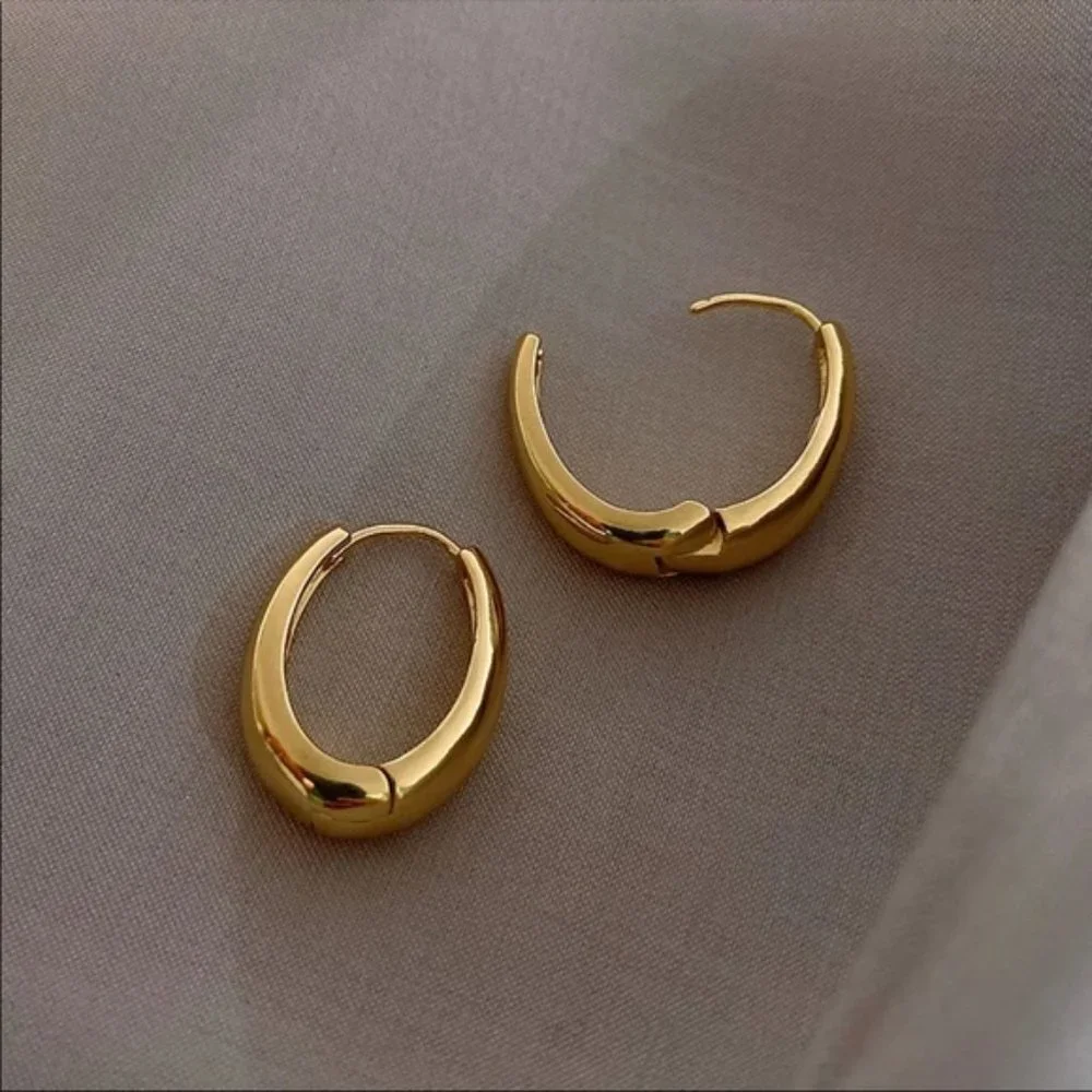 Oval shape Hoop earrings - Picture 2 of 5